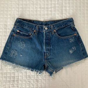 Levi’s 501 Distressed Cut-Off Shorts